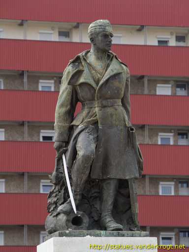 Komárom /  Hősök emlékműve