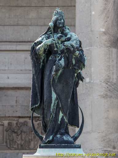Esztergom /  Magyarok Nagyasszonya szobor