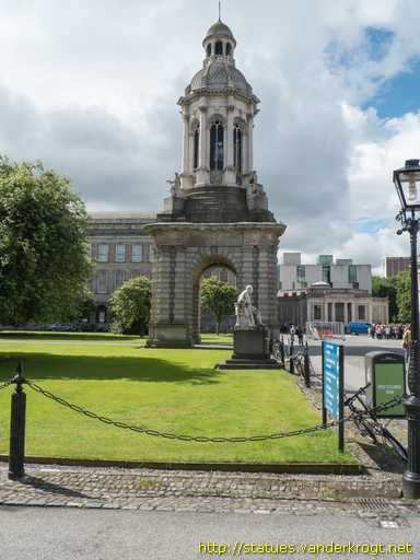 Dublin - Baile Átha Cliath /  Sculptures at the Campanile of Trinity College