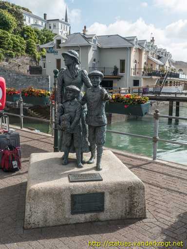 Cobh - An Cóbh /  Annie Moore and her brothers