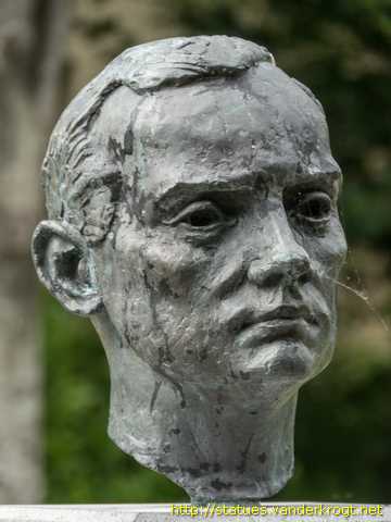 Tralee - Trá Lí /  Patrick Pearse - <i>Pádraig Mac Piarais</i>