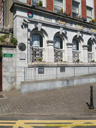 Newcastle West - An Caisleán Nua /  Sophie Peirce