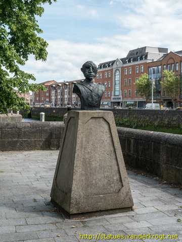 Limerick - Luimneach /  Anti-War Memorial