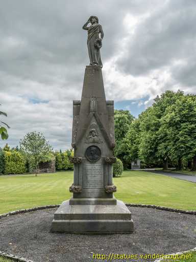 Loughrea - Baile Locha Riach /  Michael Griffin - <i>Micheál Ó Gríobhtha</i>