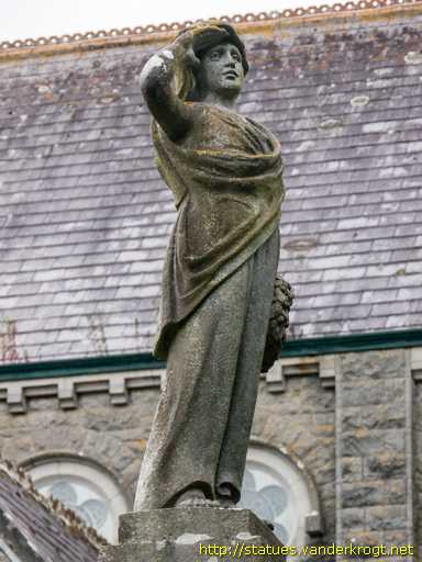 Loughrea - Baile Locha Riach /  Michael Griffin - <i>Micheál Ó Gríobhtha</i>