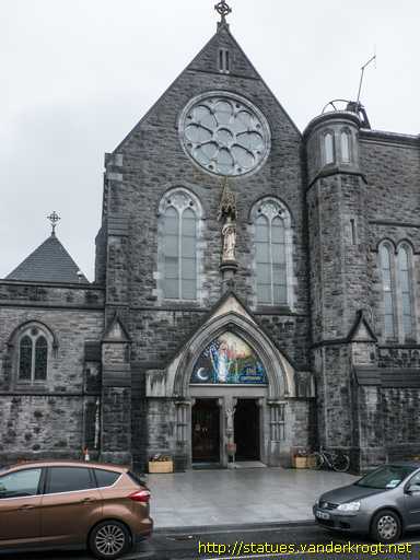 Castlebar - Caisleán an Bharraigh /  Saints' Statues at the Church of the Holy Rosary