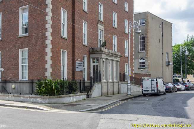 Dublin - Baile Átha Cliath /  Birdy