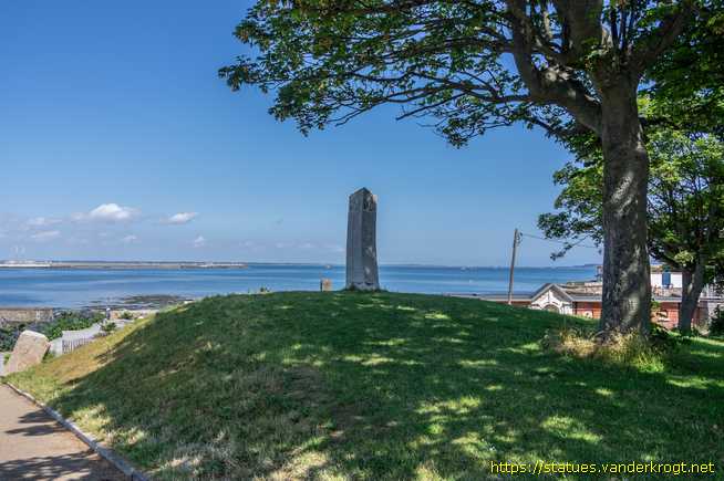 Sandycove - Cuas an Ghainimh /  Stele
