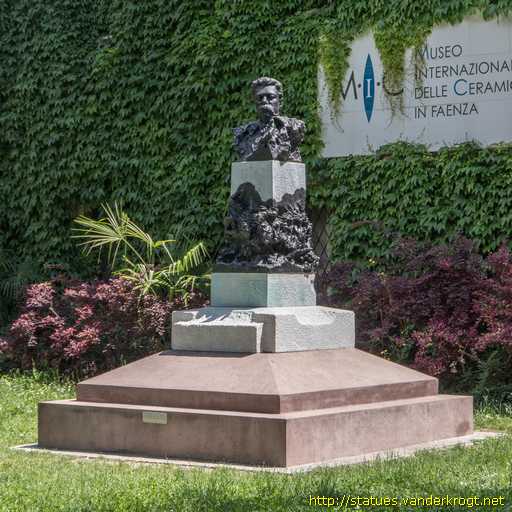 Faenza /  Raffaele Pasi