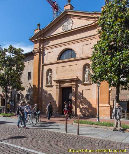Carpi /  Statue dei Santi alla Chiesa di Santa Chiara