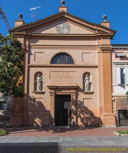Carpi /  Statue dei Santi alla Chiesa di Santa Chiara