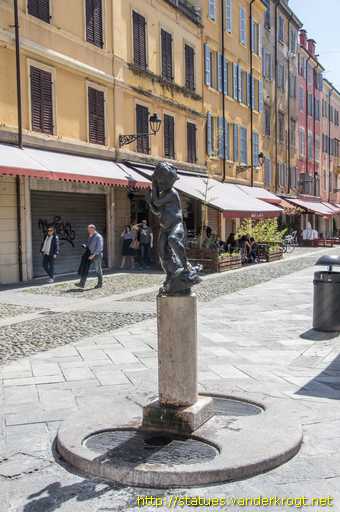 Modena /  Fontana del Putto con l'oca