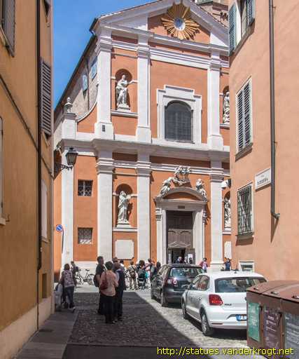 Modena /  Statue dei Santa alla Chiesa di San Barnaba