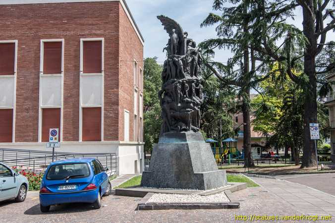 Maranello /  Monumento a Enzo Ferrari