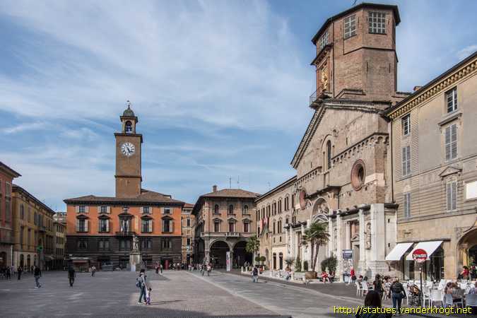 Reggio nell'Emilia /  Statua del Crostolo