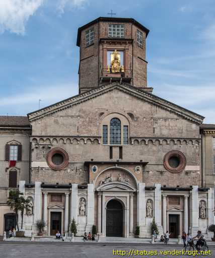 Reggio nell'Emilia /  Statue dei Santi alla Cattedrale di Santa Maria Assunta