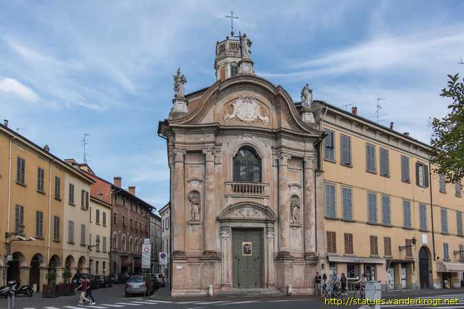 Reggio nell'Emilia /  Statue all'Oratorio del Cristo