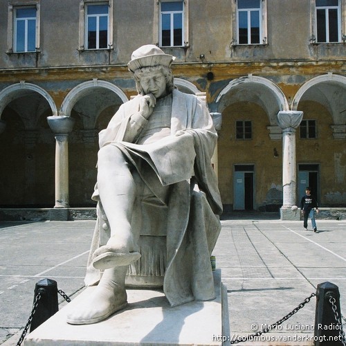 Genova /  Statua di Cristoforo Colombo nel Liceo Colombo
