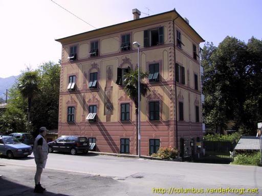 Moconesi /  Affresco con Colombo, Dante e Petrarca