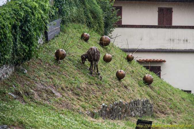 Vinci /  Homini sanza pace