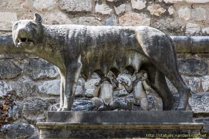 Carrara /  Lupa Capitolina