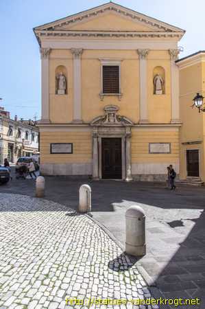Carrara /  Statue dei Santi alla Chiesa del Carmine