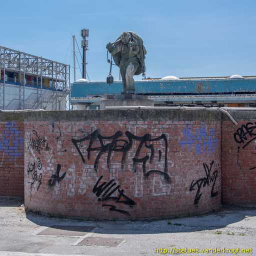 Viareggio /  Pescatore con vele