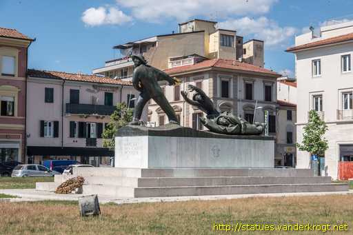 Viareggio /  Monumento ai caduti