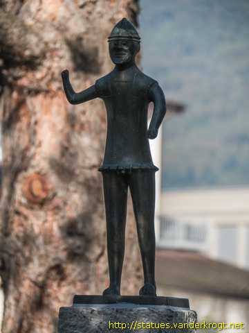 Balzers /  Dorfbrunnen mit Mars von Gutenberg