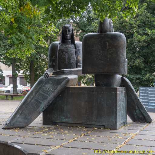 Vilnius /  Seserys - Lazdynų Pelėda