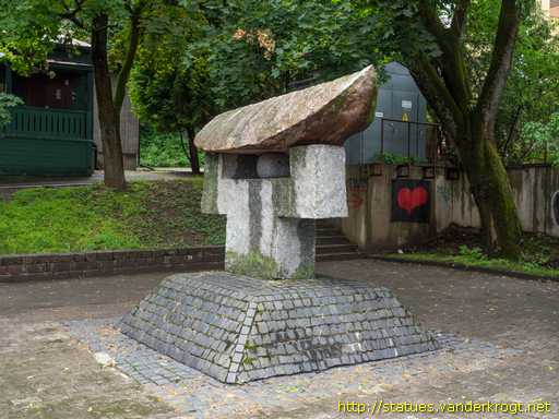 Vilnius /  Paminklas Čijunei Sugiharai