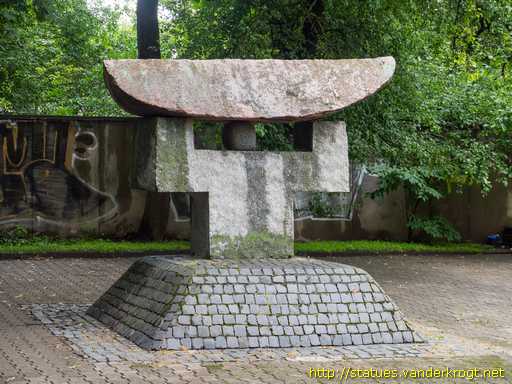 Vilnius /  Paminklas Čijunei Sugiharai