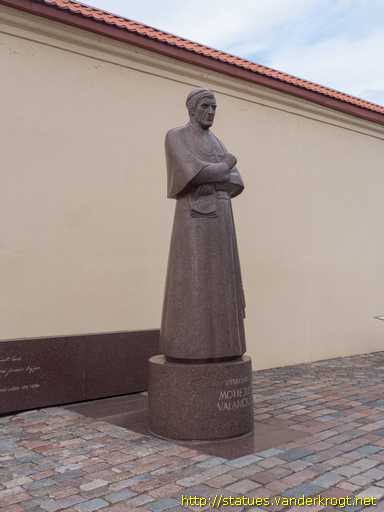 Kaunas /  Paminklas Motiejui Valančiui