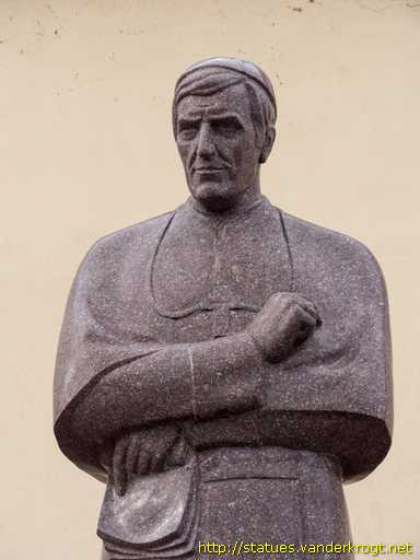 Kaunas /  Paminklas Motiejui Valančiui