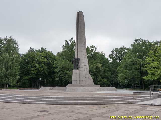 Kaunas /  Stepono Dariaus ir Stasio Gireno Paminklas