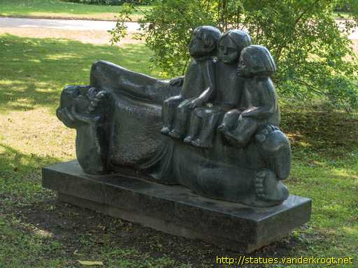 Šiauliai /  Senis su anūkais