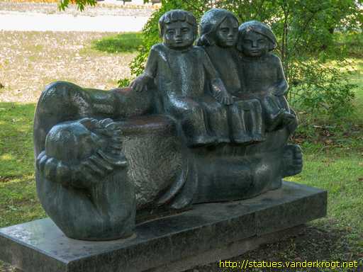 Šiauliai /  Senis su anūkais