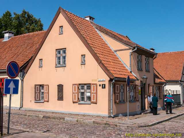 Klaipėda /  Pirmajam vaikų darželiui Lietuvoje paminklas