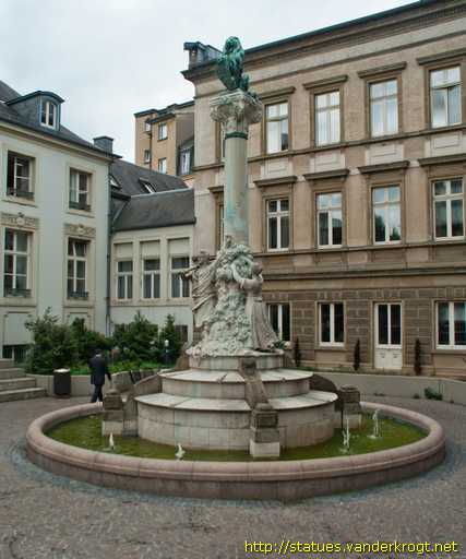 Luxembourg /  Monument au poètes Dicks et Lentz