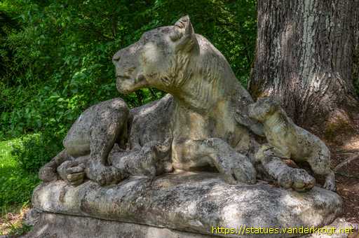 Mondorf-les-Bains /  La lionne et les lionceaux