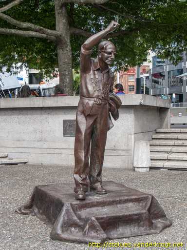 Auckland /  Sir Dove-Myer Robinson