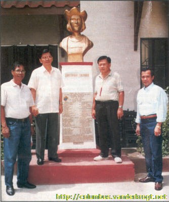 Plaridel /  Busto de Cristóbal Colón