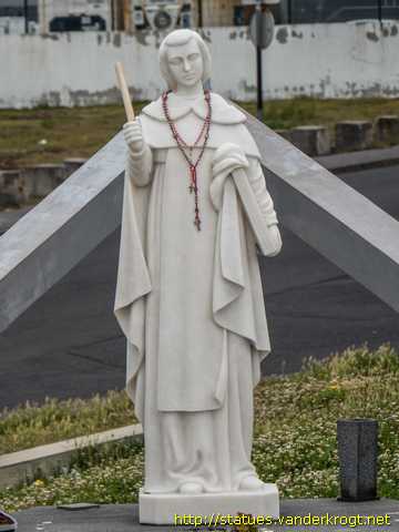 Rabo de Peixe /  Um santo ou um sacerdote em um barco