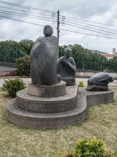 Vila do Porto /  Três figuras
