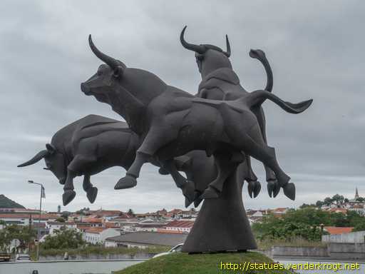 Angra do Heroísmo /  Monumento ao Toiro