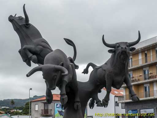 Angra do Heroísmo /  Monumento ao Toiro
