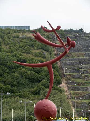 Praia da Vitória /  Estátua ao Emigrante