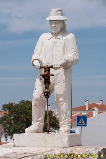 Borba /  Monumento ao Trabalhador das Pedreiras