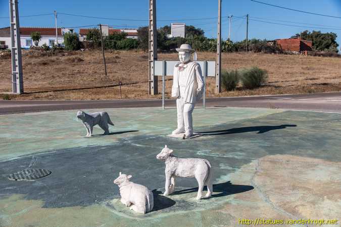 Rio de Moinhos /  Monumento ao Tocador de Gado