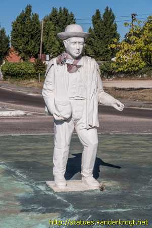 Rio de Moinhos /  Monumento ao Tocador de Gado